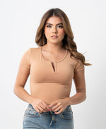 Cargar imagen en visor de galería, Blusa Básica Kamila
